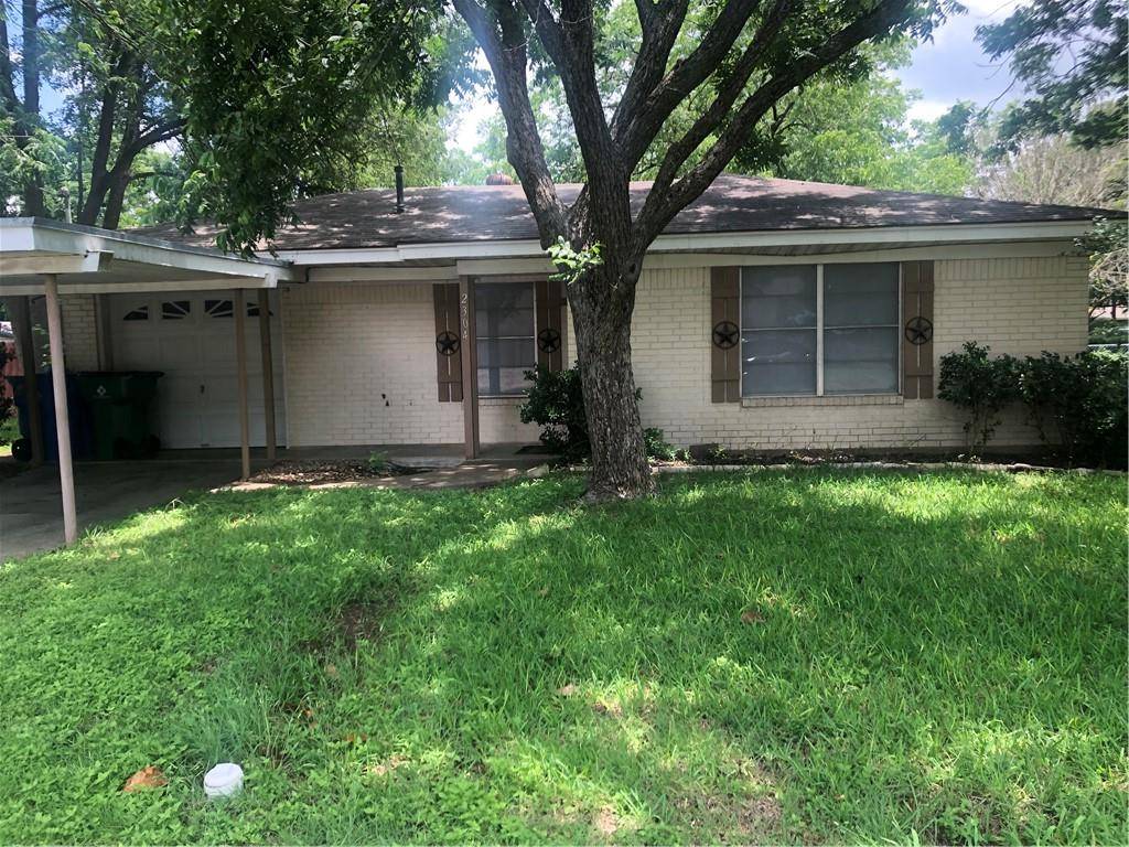 2304 Lathan LN, Taylor, TX 76574
