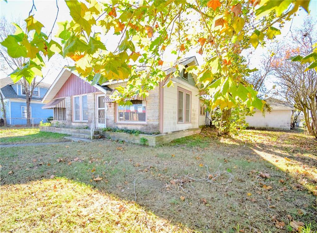 490 W Austin ST, Giddings, TX 78942
