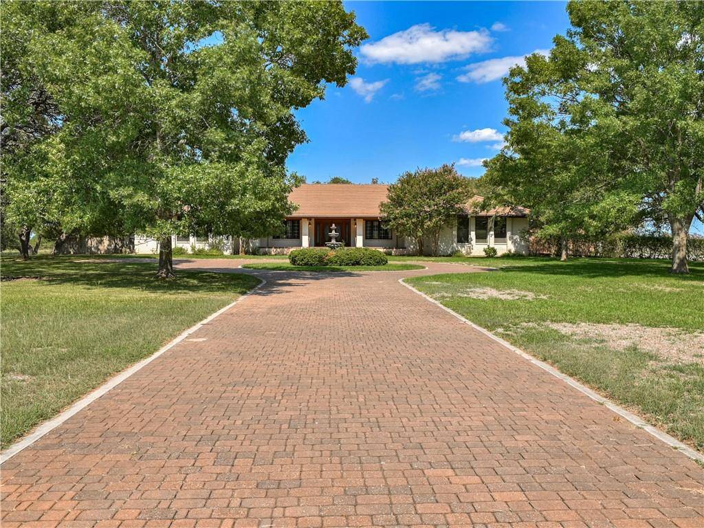 100 WILDCAT HOLLOW DR, Kyle, TX 78640
