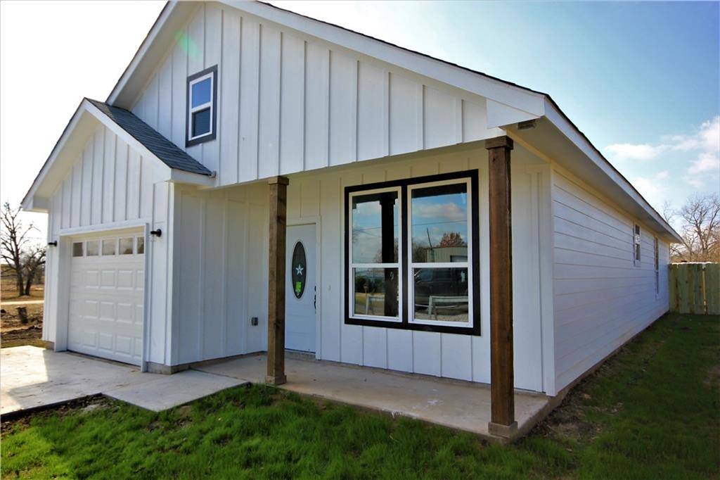 210 S Johnson Ave, Thorndale, TX 76577