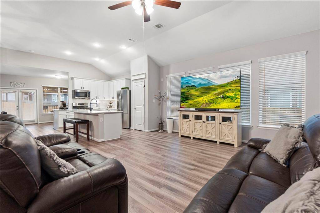 464 Leadtree LOOP, Buda, TX 78610