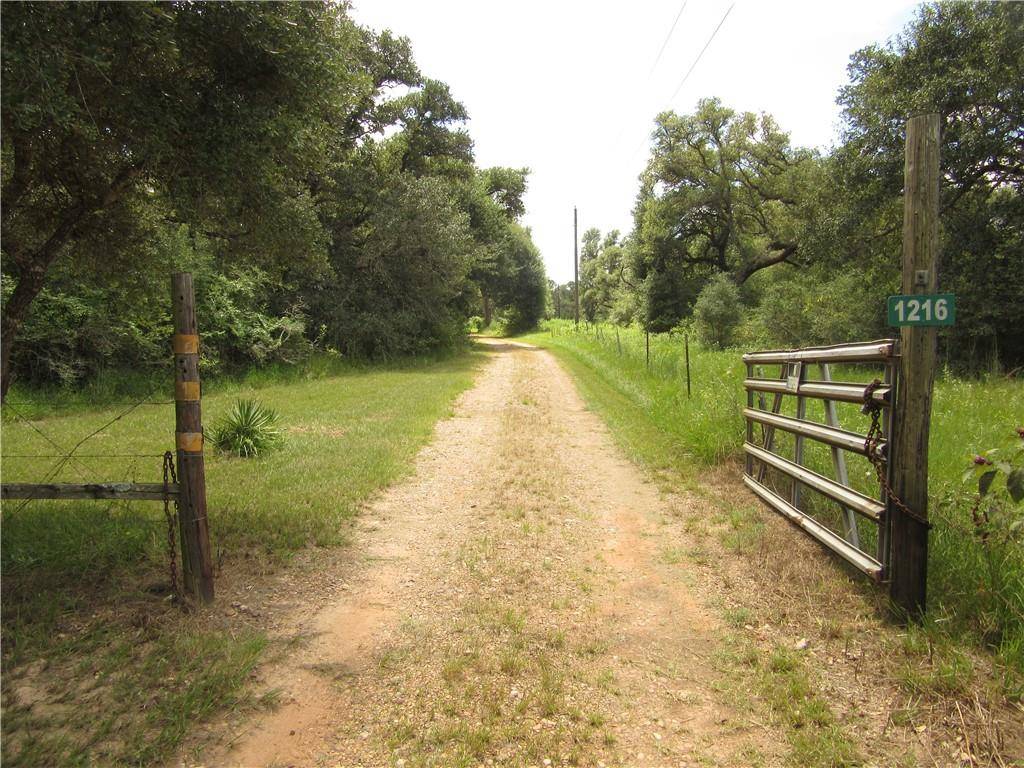 1216 Coxwell RD, Sheridan, TX 77442