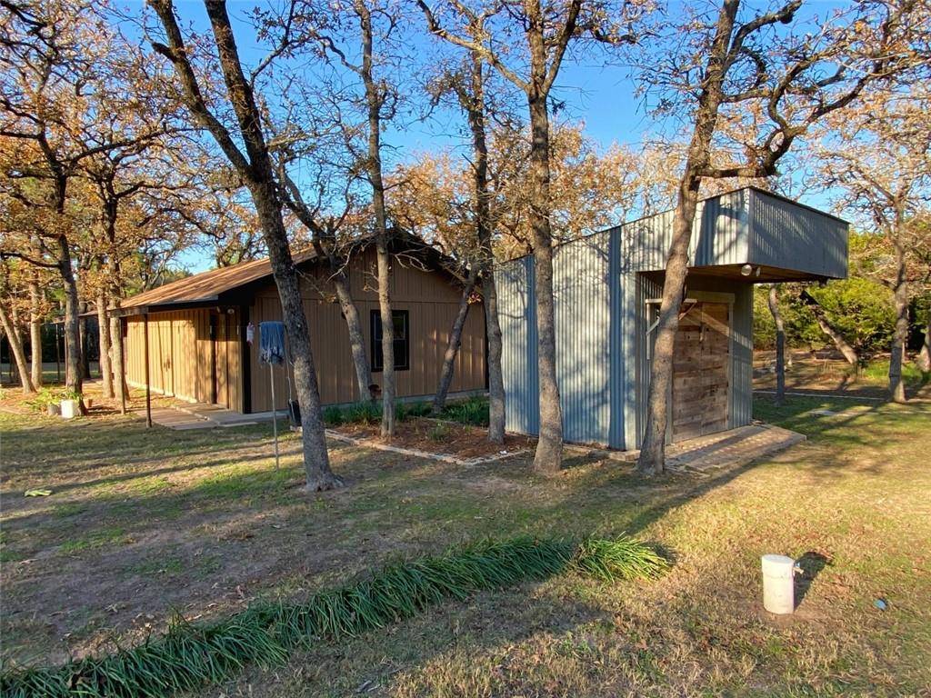 1181 W County Road E, Lexington, TX 78947