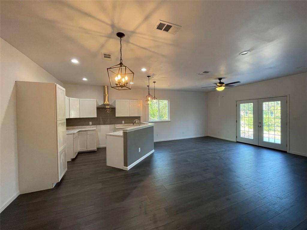 239 Hanauma DR, Bastrop, TX 78602