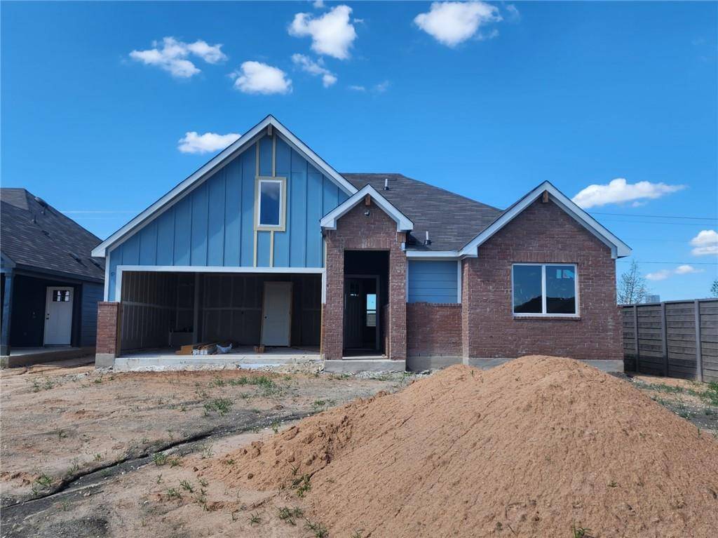 105 Mulberry Creek LN, Hutto, TX 78634