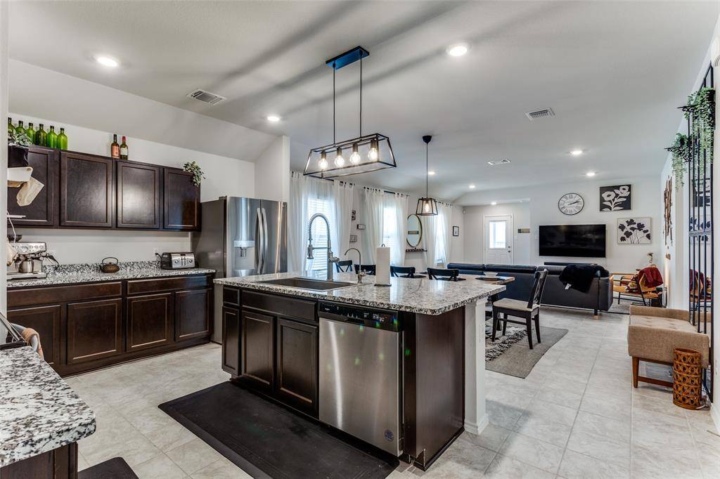 552 Taggart TRL, Jarrell, TX 76537