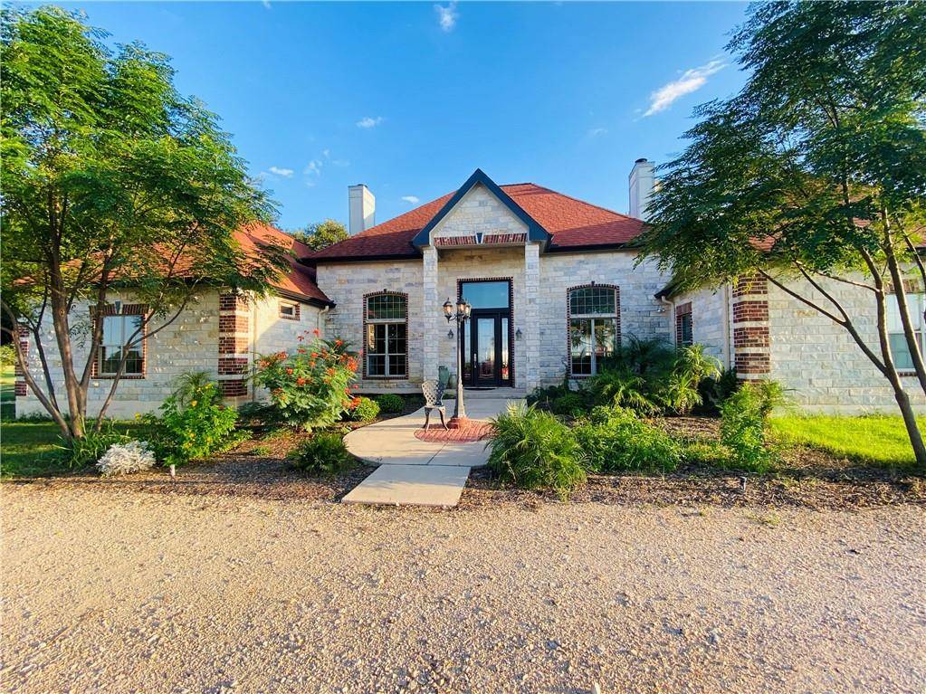 2010 Carter RD, Dale, TX 78616