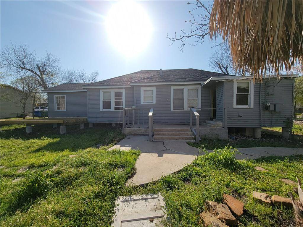 914 Porter ST, Taylor, TX 76574