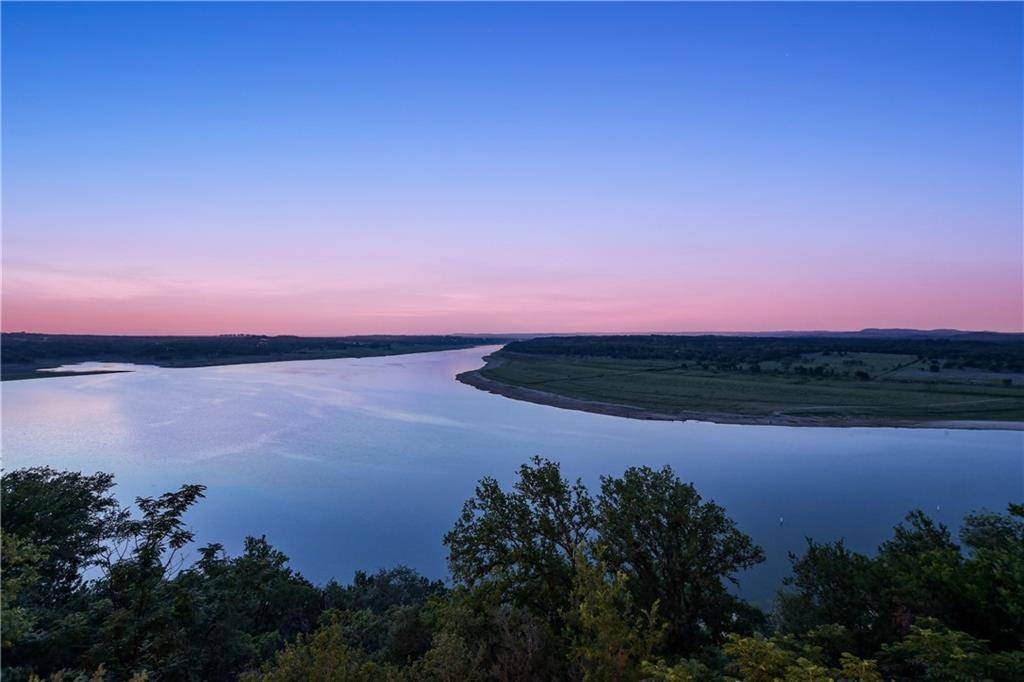 431 Coventry RD, Spicewood, TX 78669