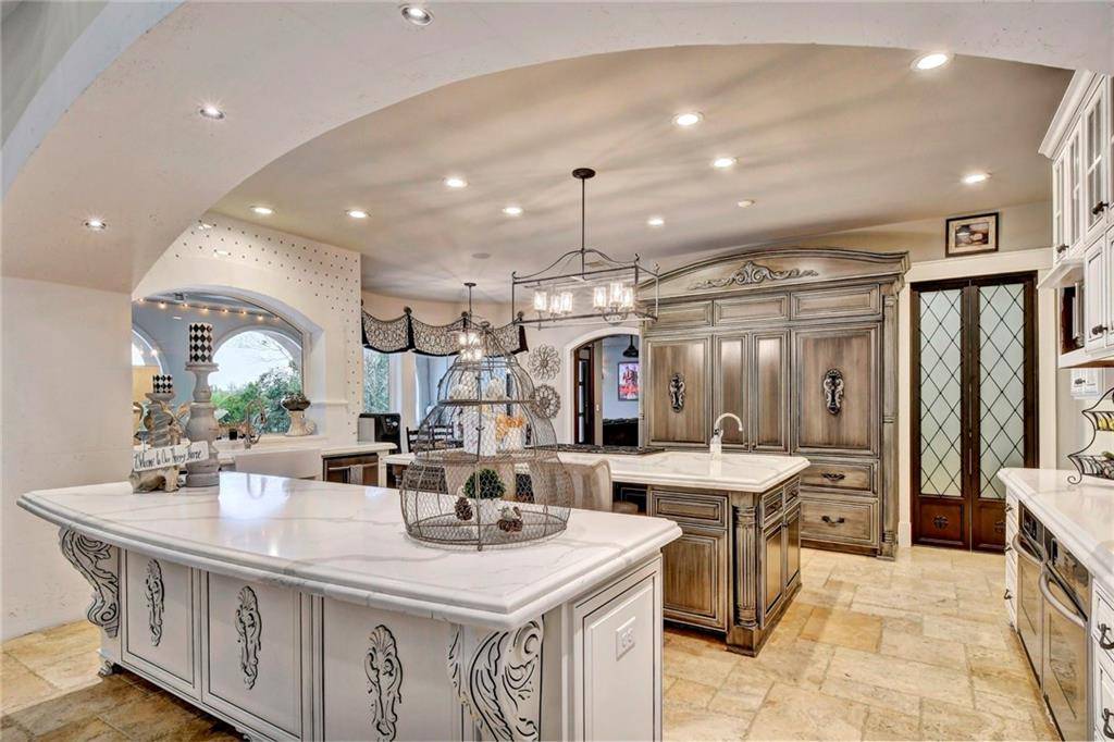 301 Brooks Hollow RD, Lakeway, TX 78734