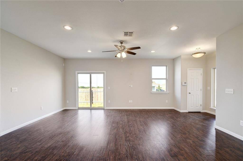 306 Twisted Oaks LN, Buda, TX 78610