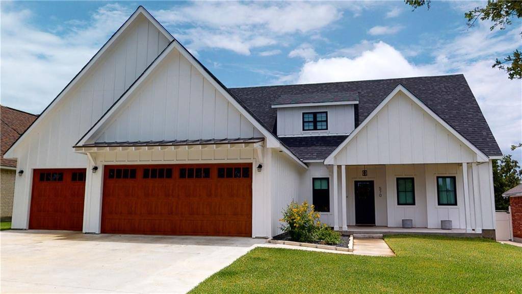 570 Acorn ST, Giddings, TX 78942