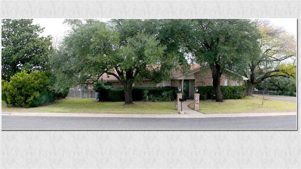 607 S Willis ST, Lampasas, TX 76550