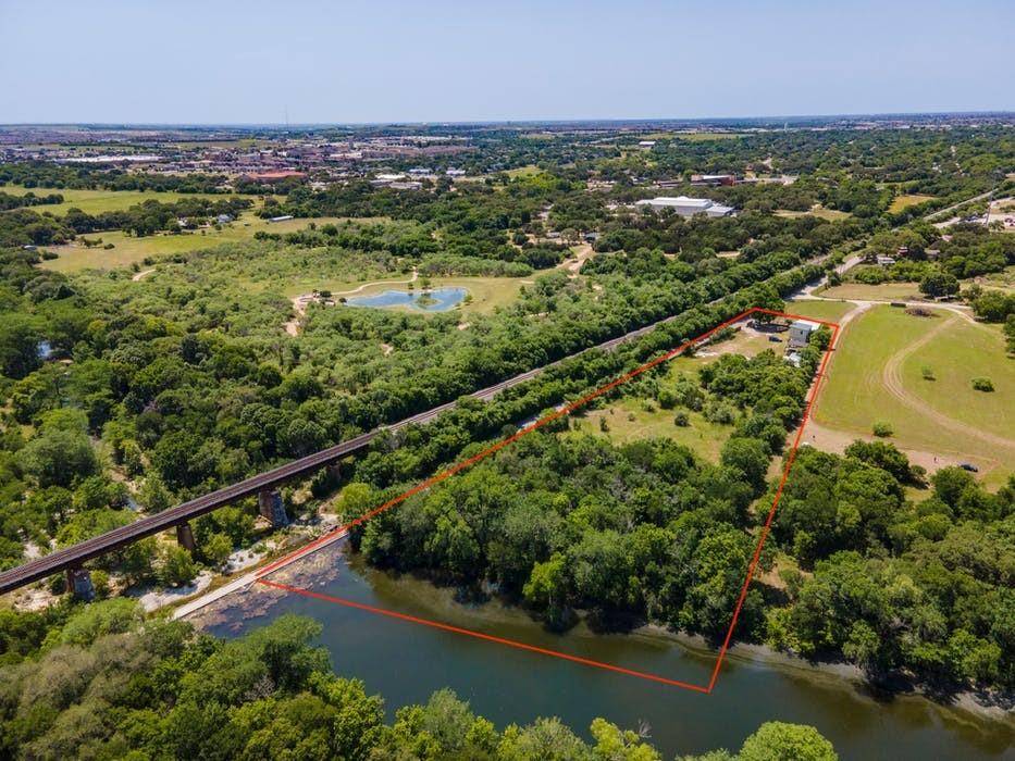 901 Garison RD, Buda, TX 78610