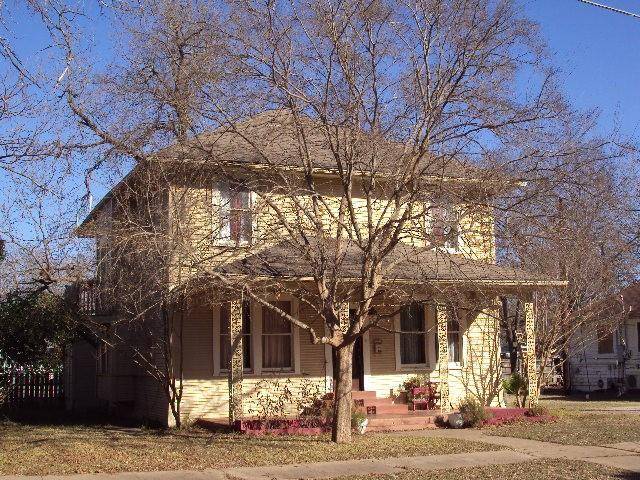 1212 Lexington ST, Taylor, TX 76574