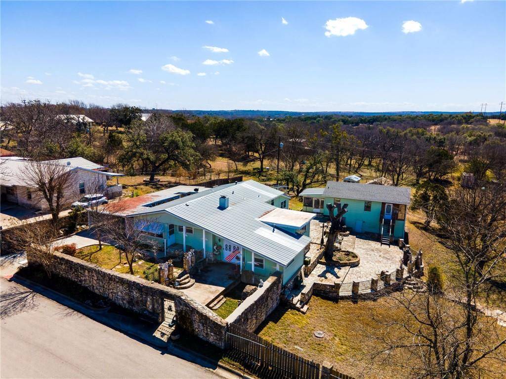 1114 W 3rd ST, Lampasas, TX 76550