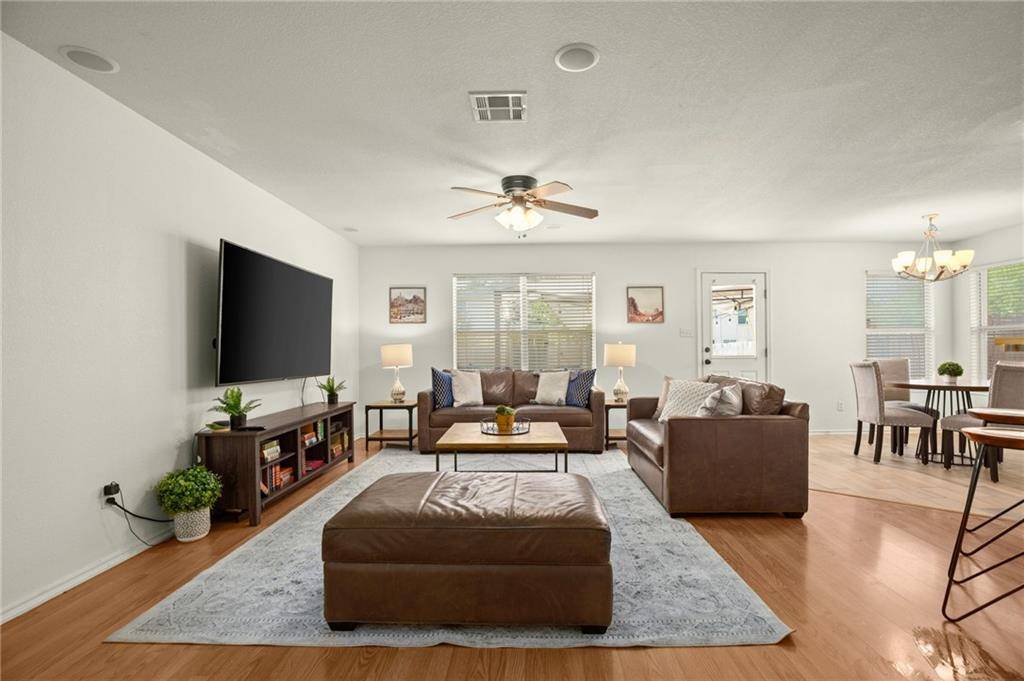 200 Pheasant TRL, Bastrop, TX 78602