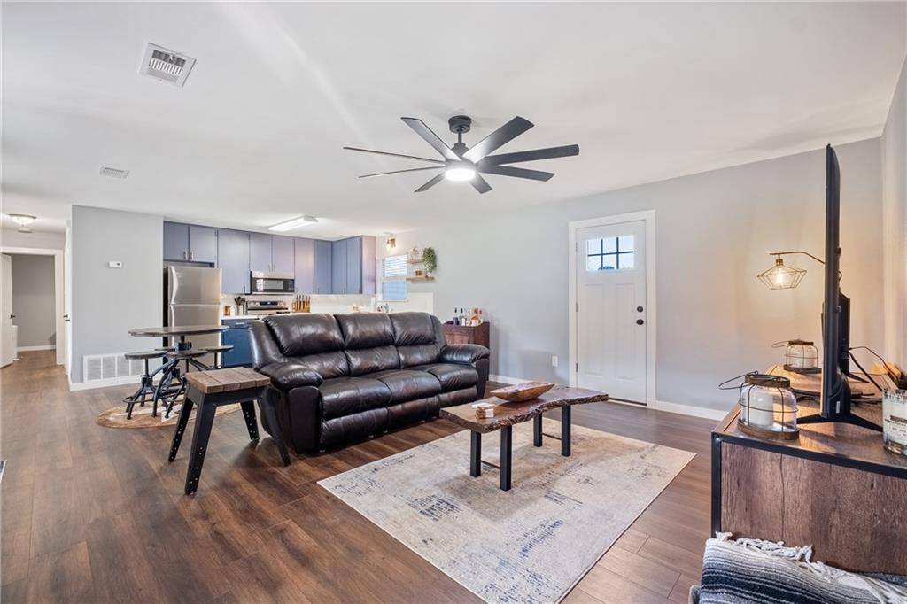 755 E Bellville ST, Giddings, TX 78942