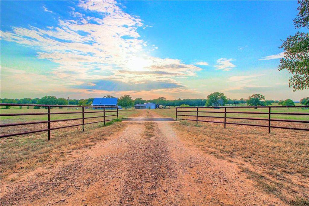 1075 Private Road 3264, Giddings, TX 78942