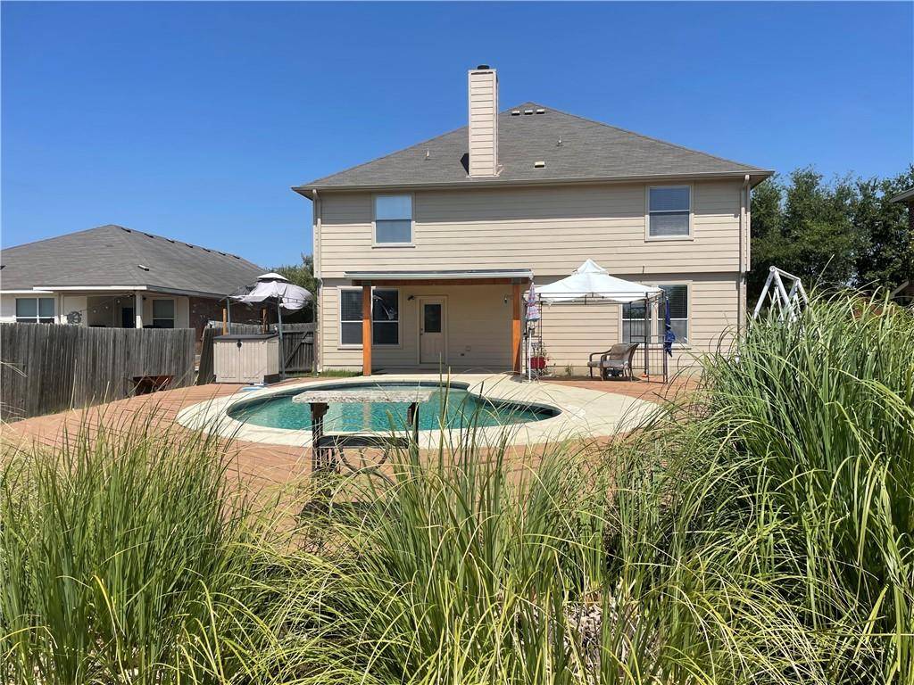 1304 Creek Bend CV, Hutto, TX 78634