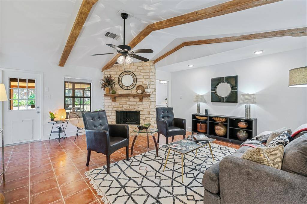 2004 Surrey DR, Round Rock, TX 78664