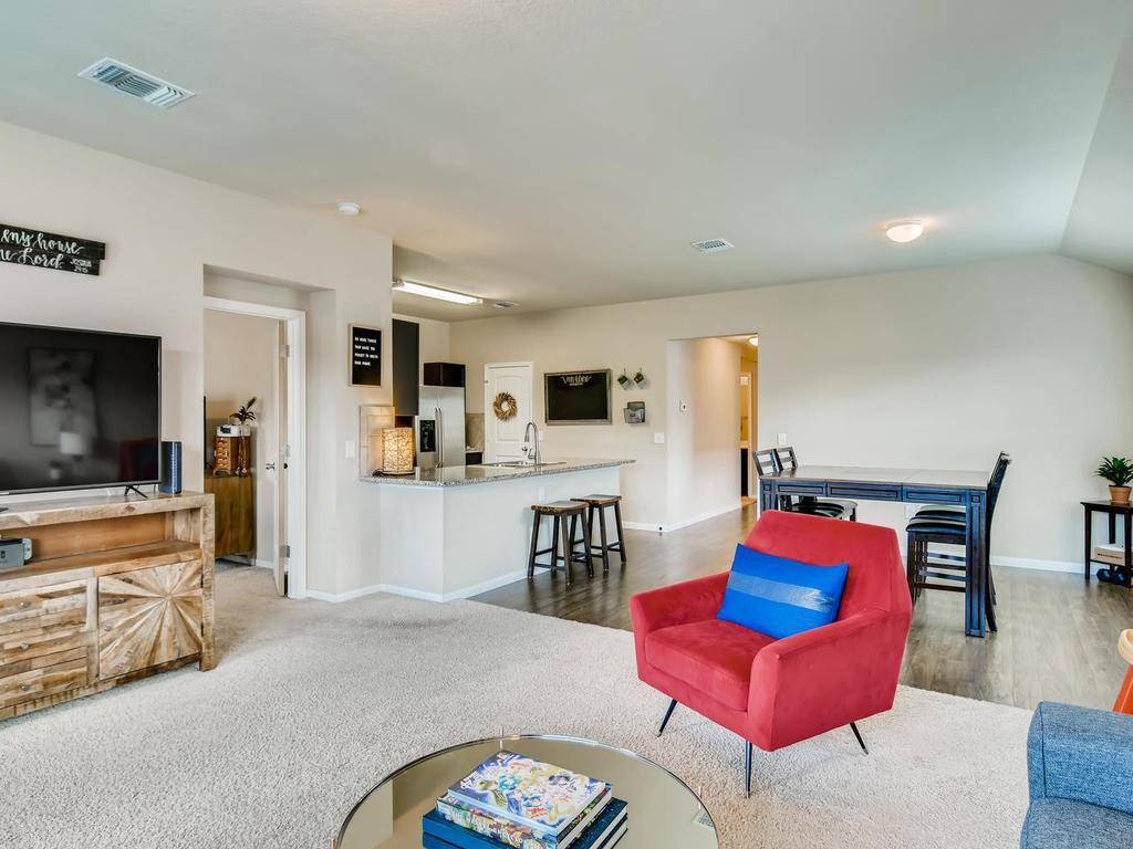 521 Luna Vista DR, Hutto, TX 78634