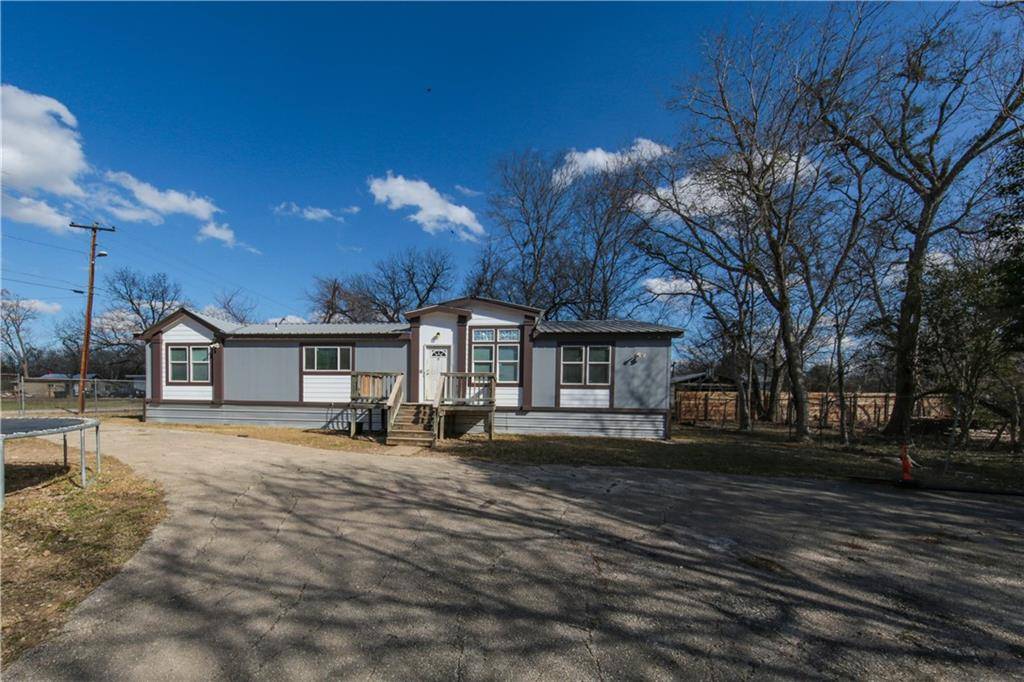 68 N Main ST, Fentress, TX 78622