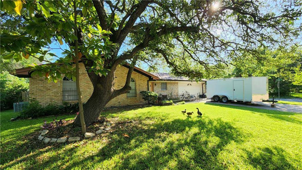 2107 Bel Air DR, Taylor, TX 76574