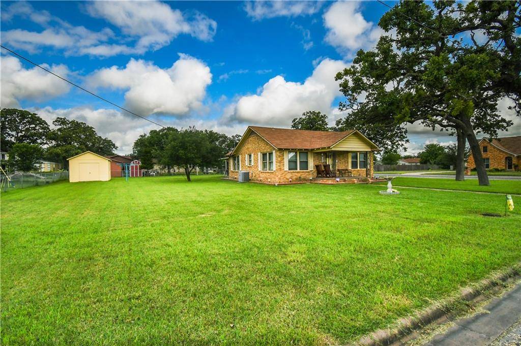 589 N Chambers ST, Giddings, TX 78942
