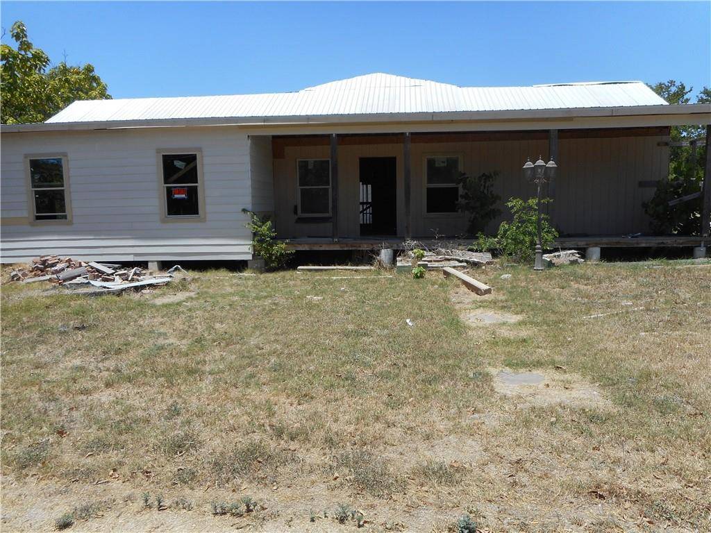 221 E Hamilton Ave, Rockdale, TX 76567