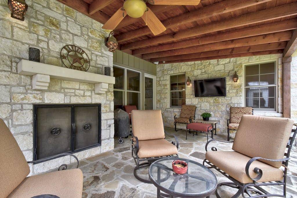 407 E Orchard ST, Fredericksburg, TX 78624