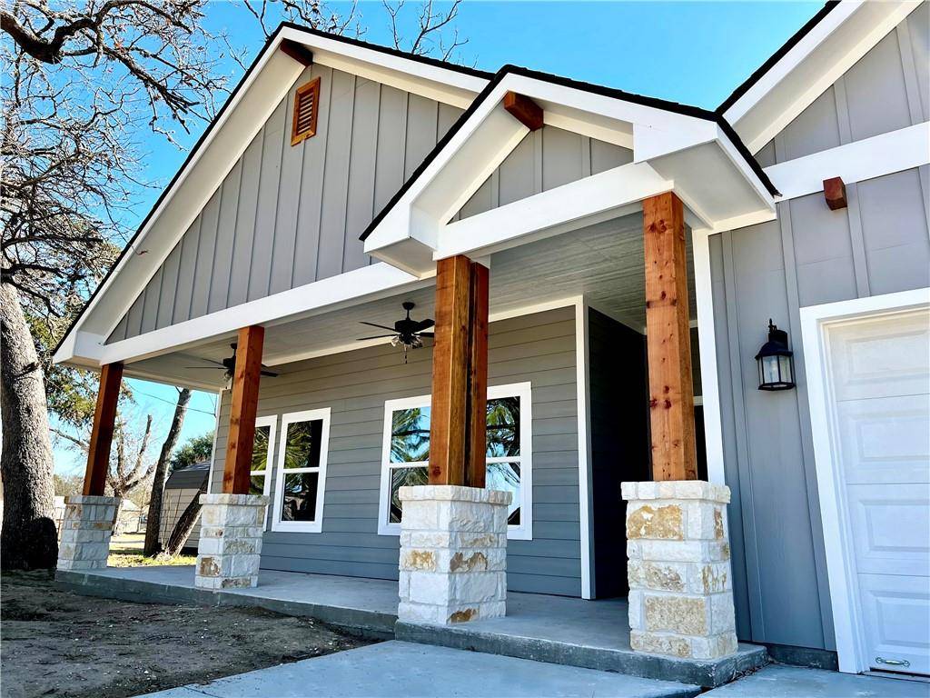 493 8th St, Somerville, TX 77879