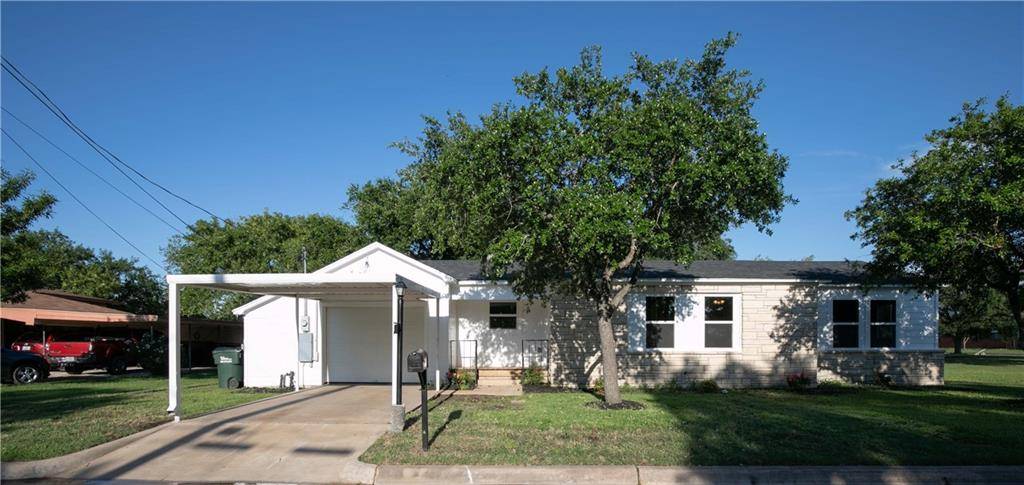 376 S Johnson Ave, Giddings, TX 78942