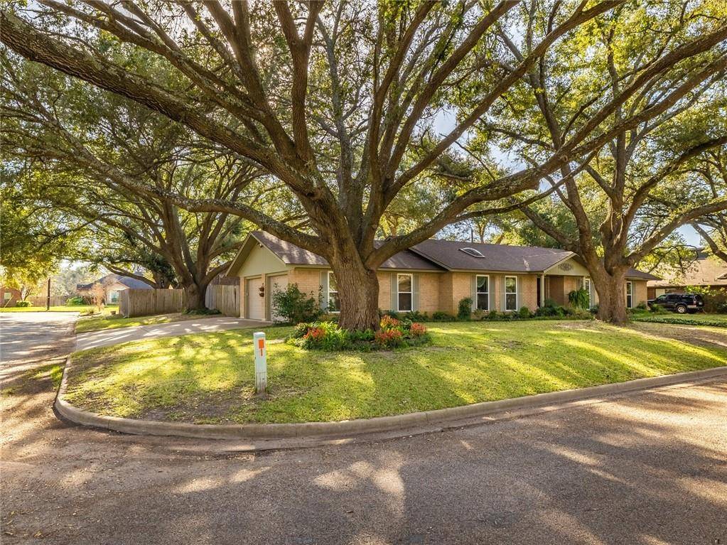 709 E 17th ST, Cameron, TX 76520