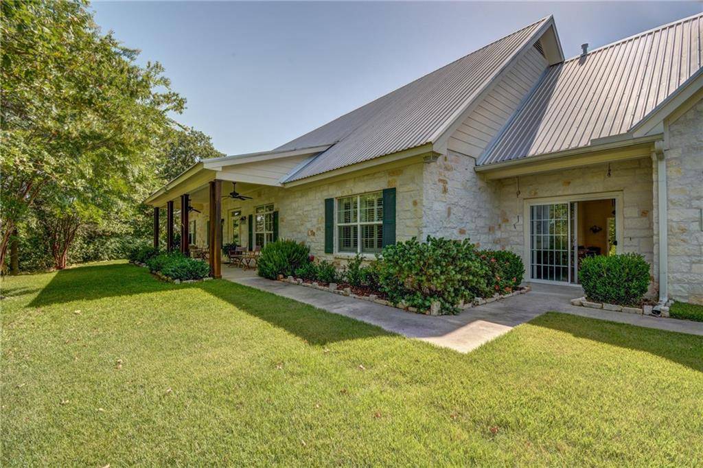 190 Laura LN, Bastrop, TX 78602