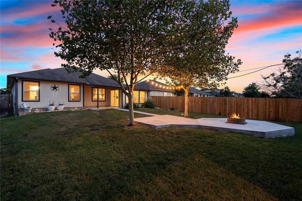 145 Amber LN, Jarrell, TX 76537