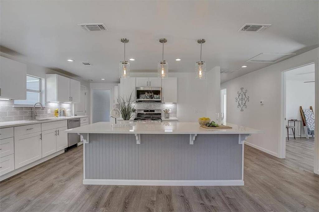 805 Haysel ST, Bastrop, TX 78602