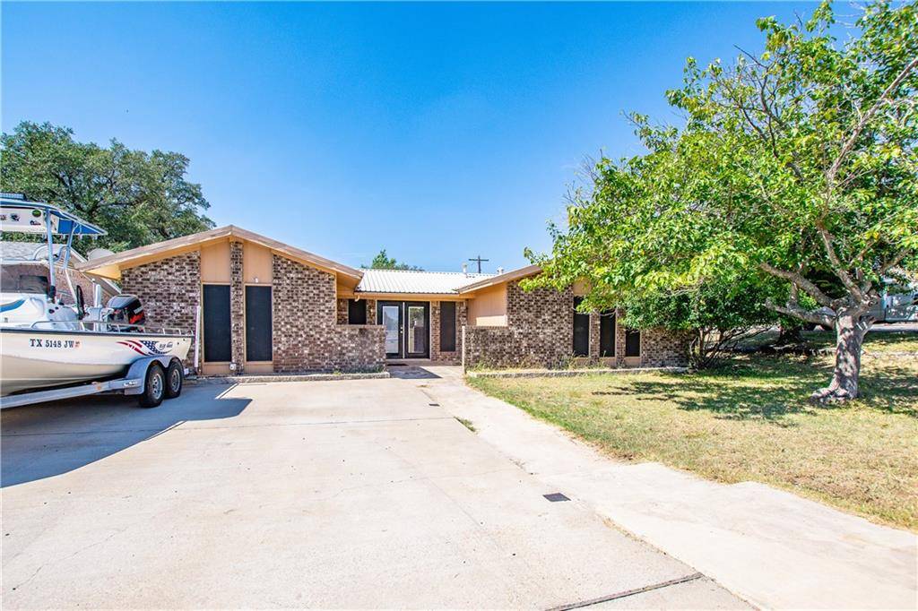 2 Castleberry ST, Lampasas, TX 76550