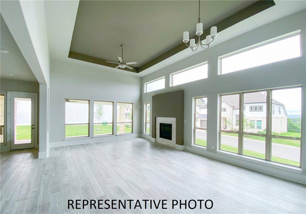 2402 Skywalk LN, Spicewood, TX 78669