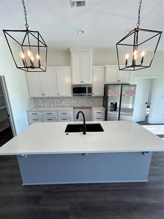 195 Highline DR, Bastrop, TX 78602