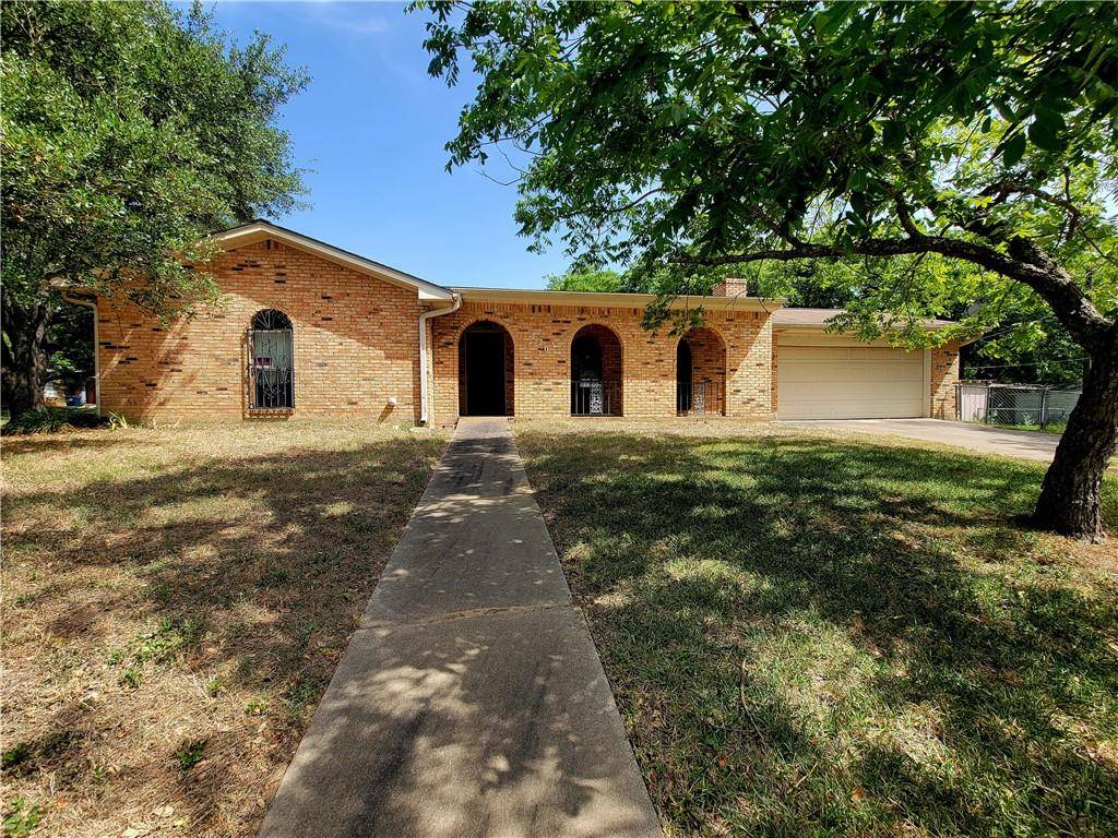 220 E Belton Ave, Rockdale, TX 76567