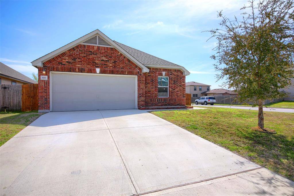 611 Estes PARK NW, Taylor, TX 76574