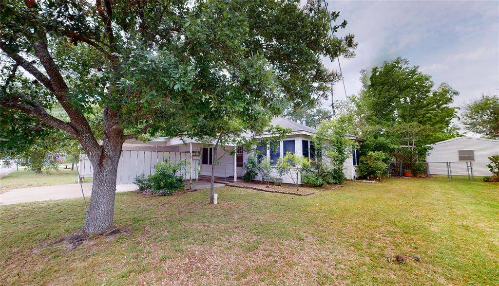751 N Burleson ST, Giddings, TX 78942