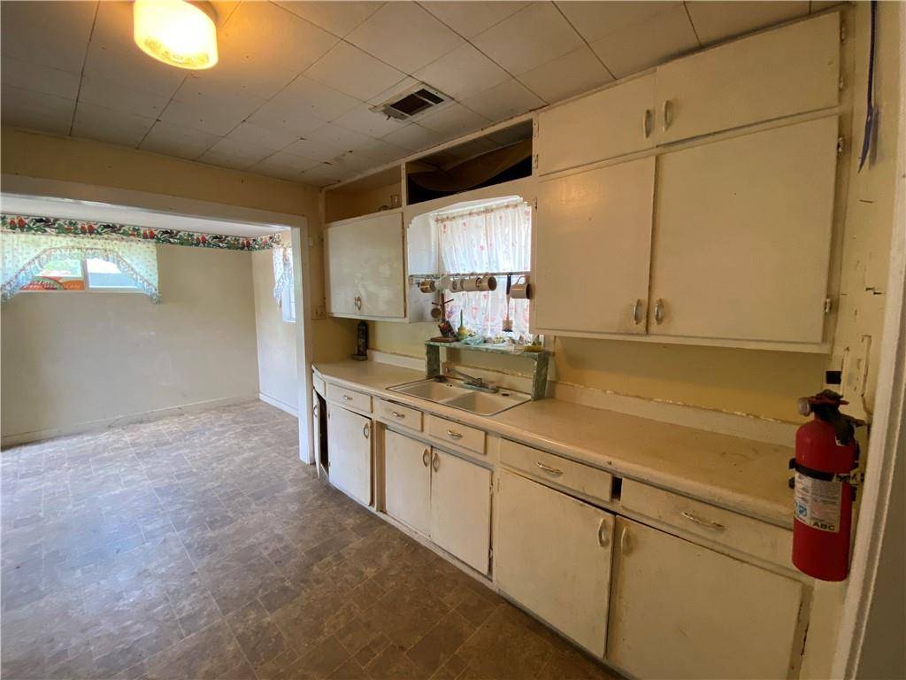 1116 W 4th ST, Taylor, TX 76574