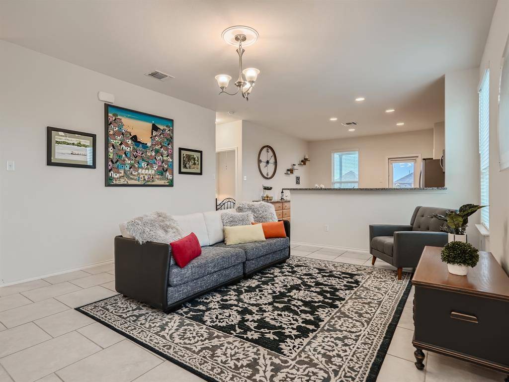 292 Eves Necklace DR, Buda, TX 78610
