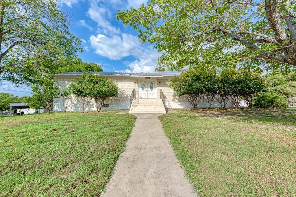32 Steele ST, Lampasas, TX 76550