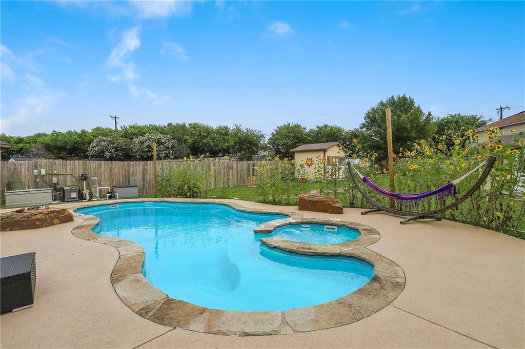 104 Saint Marys DR, Hutto, TX 78634