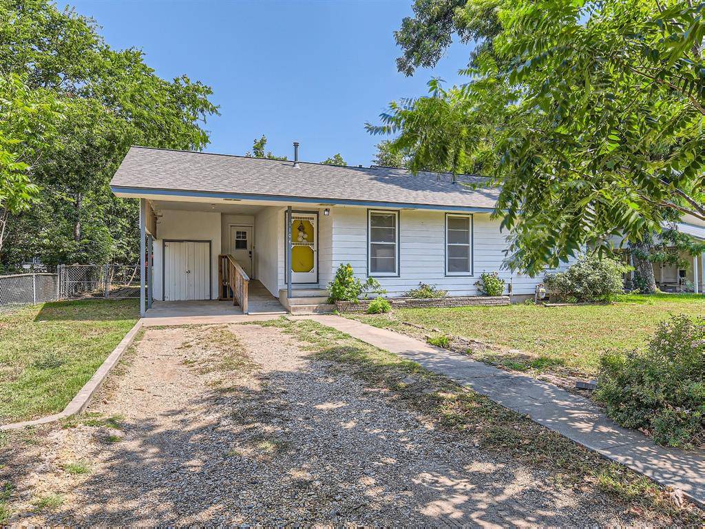1104 Wallace ST, Taylor, TX 76574