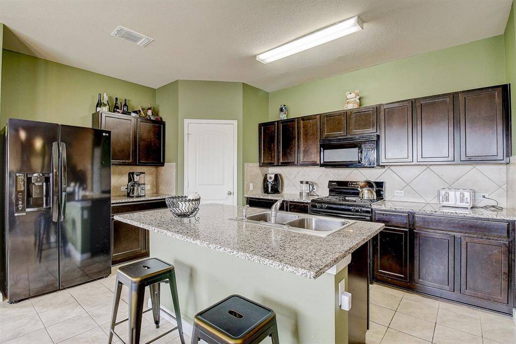 137 Dusky Thrush DR, Kyle, TX 78640