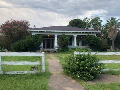 520 W 10th ST, Taylor, TX 76574